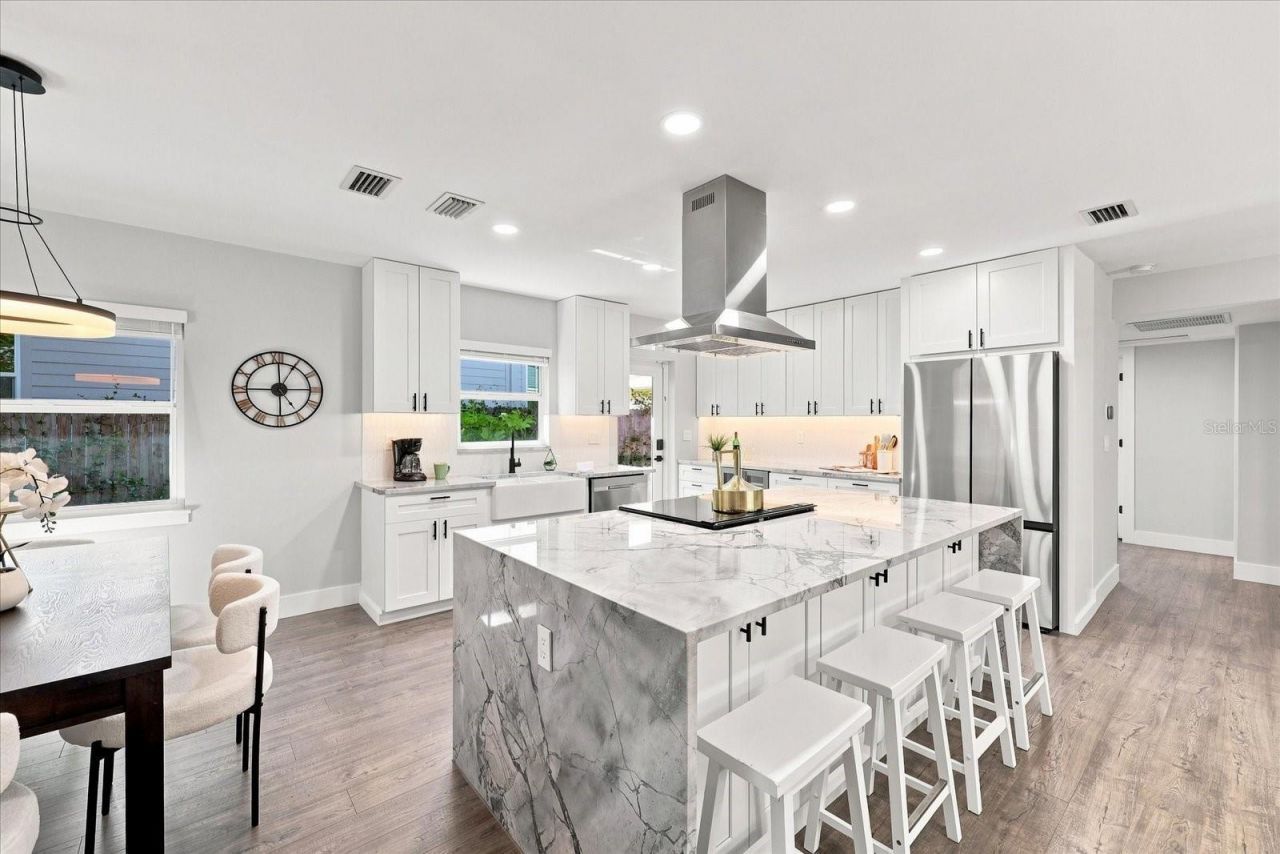 135 24th Avenue Se, Saint Petersburg, FL 33705 Photo
