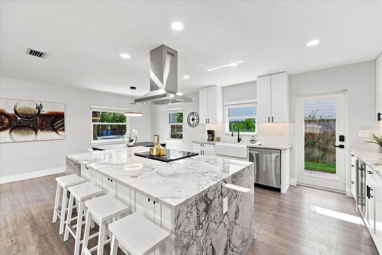 135 24th Avenue Se, Saint Petersburg, FL 33705 Photo