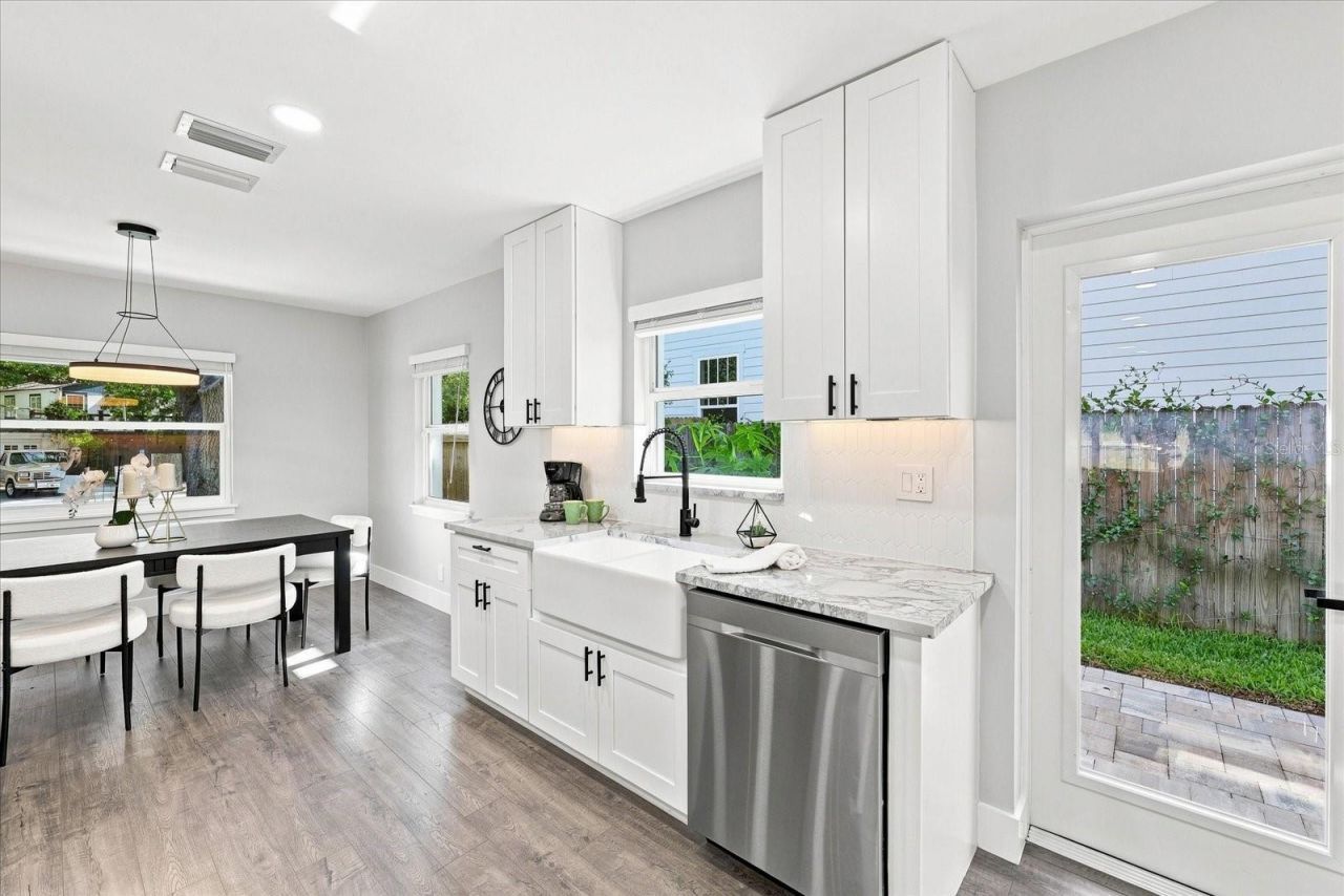 135 24th Avenue Se, Saint Petersburg, FL 33705 Photo