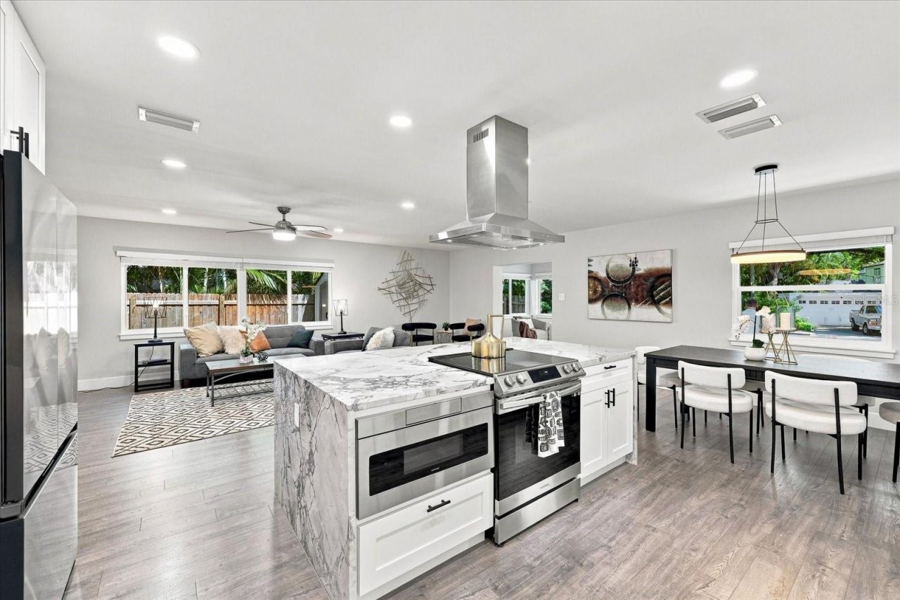 135 24th Avenue Se, Saint Petersburg, FL 33705 Photo