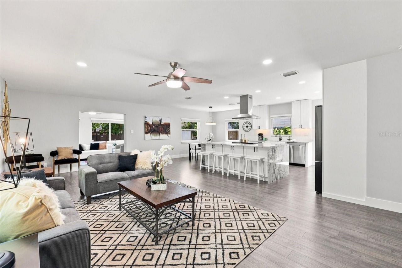 135 24th Avenue Se, Saint Petersburg, FL 33705 Photo