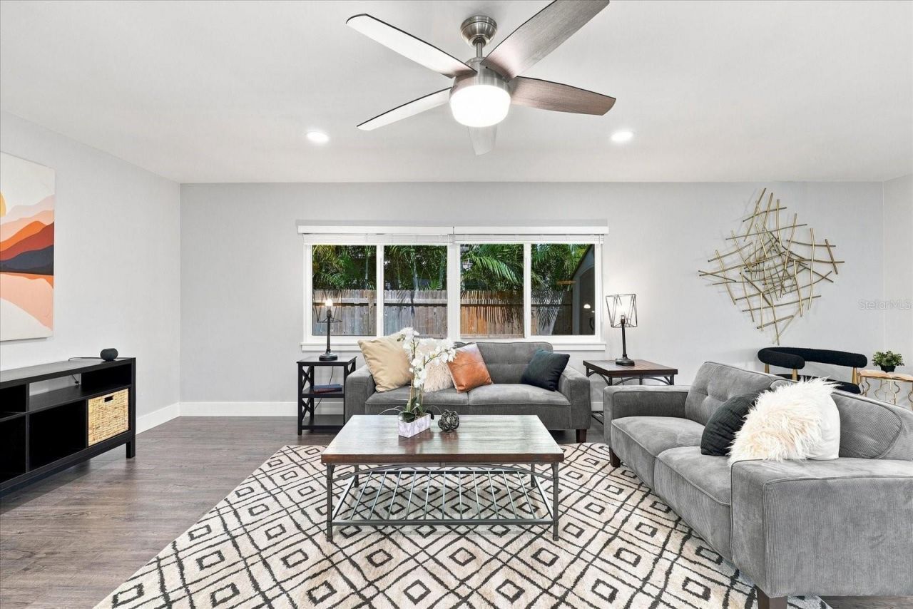 135 24th Avenue Se, Saint Petersburg, FL 33705 Photo