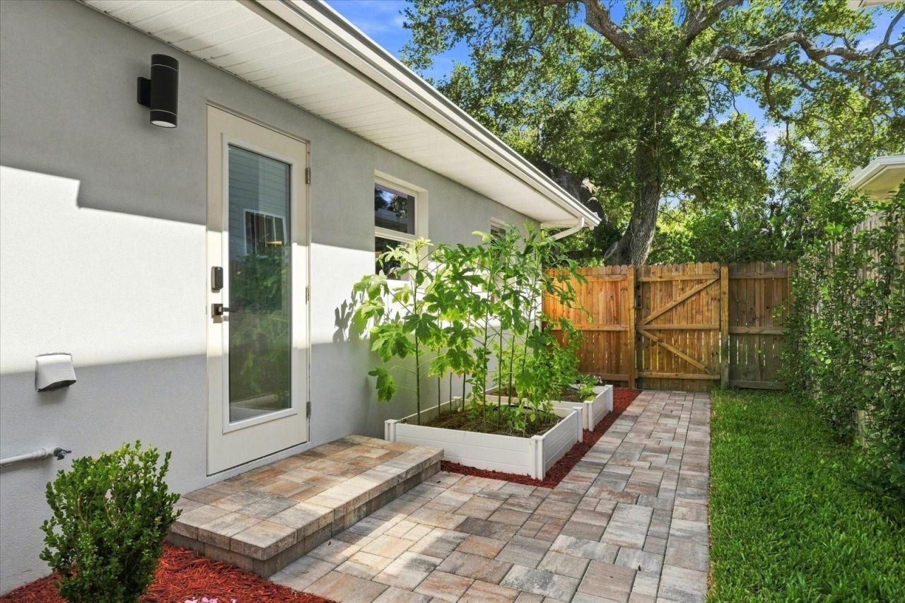 135 24th Avenue Se, Saint Petersburg, FL 33705 Photo