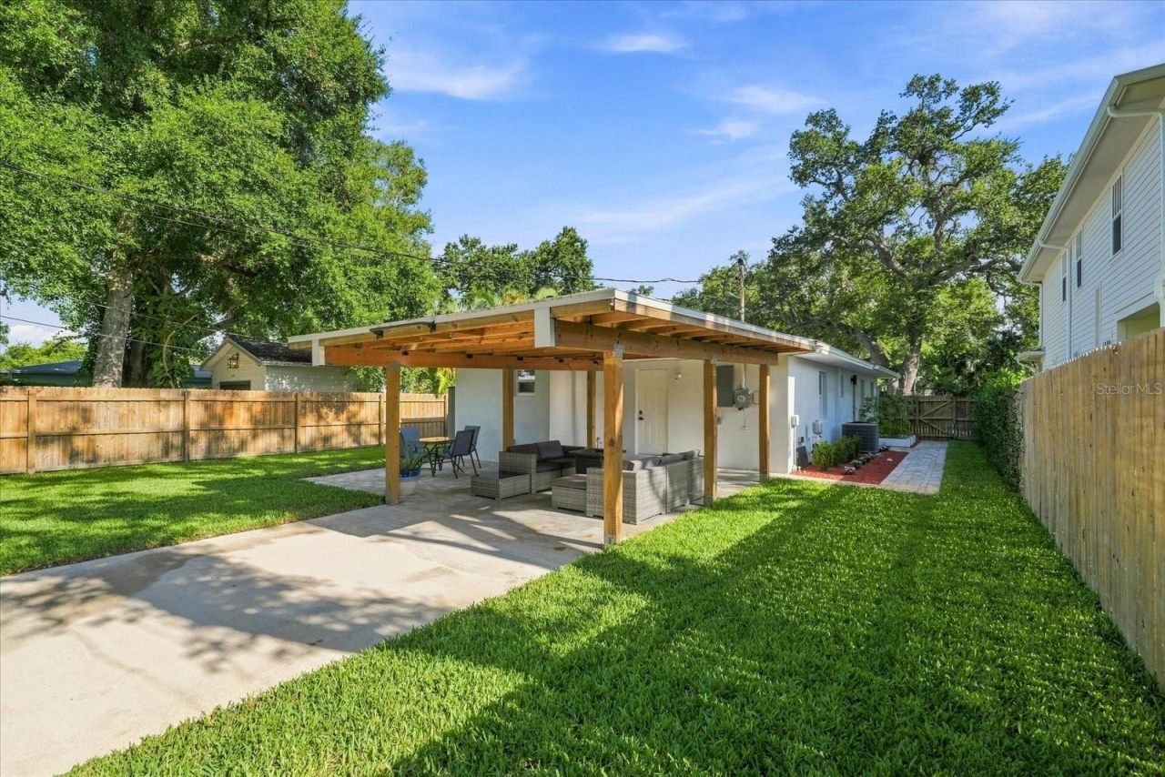 135 24th Avenue Se, Saint Petersburg, FL 33705 Photo