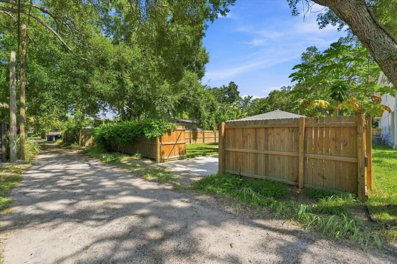 135 24th Avenue Se, Saint Petersburg, FL 33705 Photo