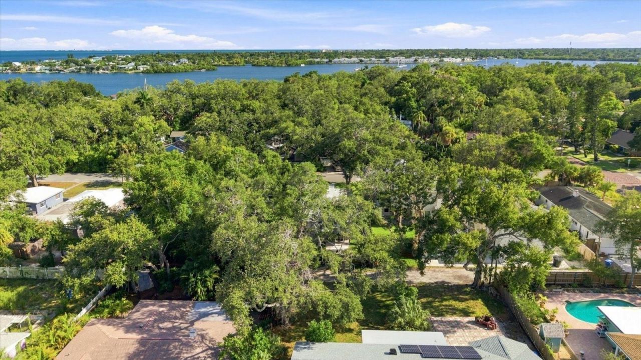 135 24th Avenue Se, Saint Petersburg, FL 33705 Photo