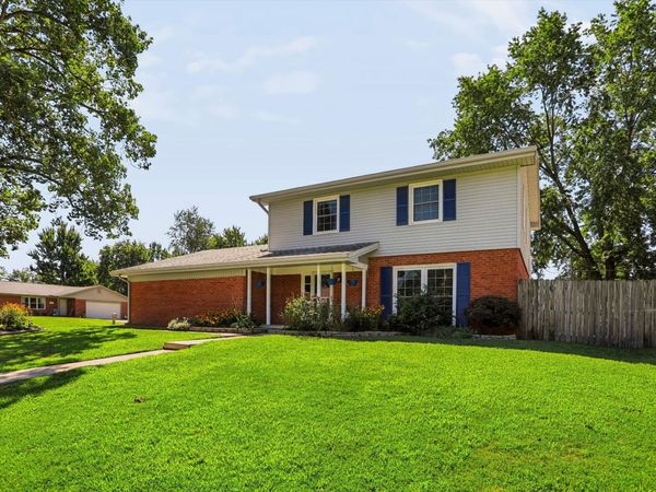 5215 Yellowwood Drive, Columbus, IN 47203