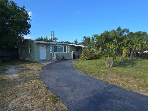 911 NE 58TH Street, Oakland Park, FL 33334