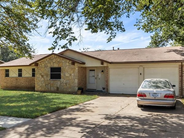 913 Redbud Street, Crowley, TX 76036