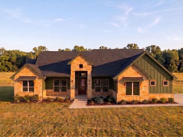 120 Pioneer, La Vernia, TX 78121
