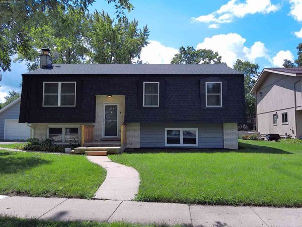 839 Bonniebrook Avenue , Mundelein, IL 60060