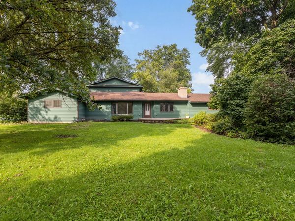 749 N Sharon Drive , Woodstock, IL 60098