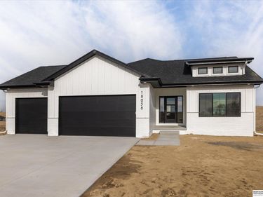 21725 Parkview Drive, Gretna, NE 68028