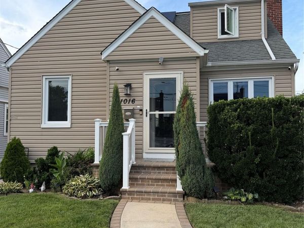 1016 Theodora Street , Franklin Square, NY 11010