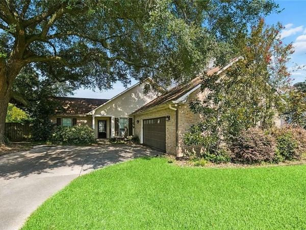 1842 W CARRIAGE HOUSE Drive, Baton Rouge, LA 70815