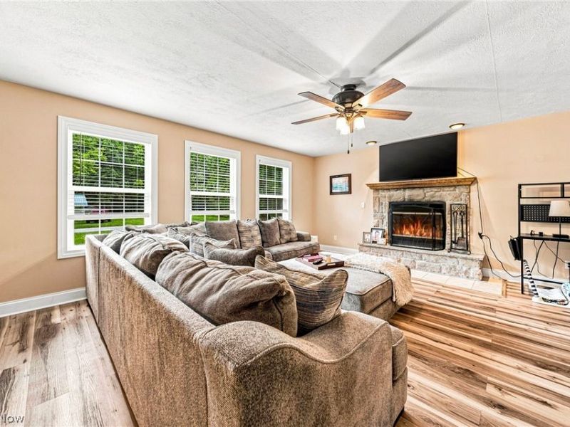 2043 N Park Lane, Roaming Shores, OH 44084 Photo 18