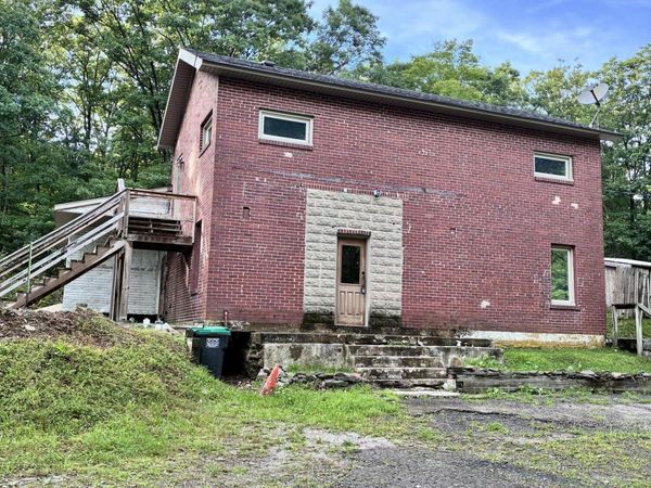 1695 PA-940 , Ebervale, PA 18202