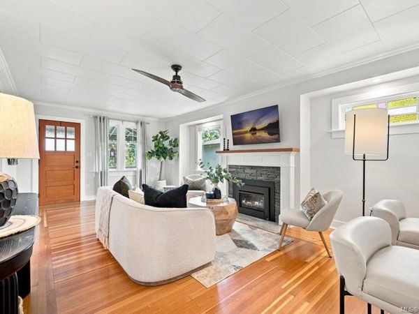 4034 Zinnia Rd , Saanich, BC V8Z 4W3
