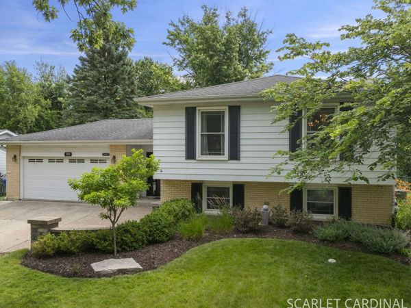 1881 Cambridge Lane , Wheaton, IL 60189