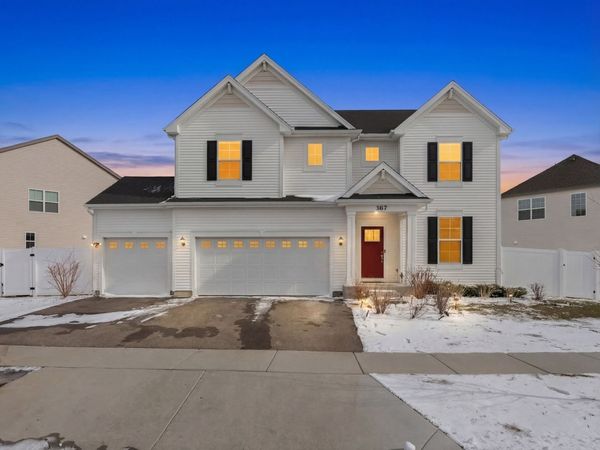 387 South Pointe Avenue , South Elgin, IL 60177