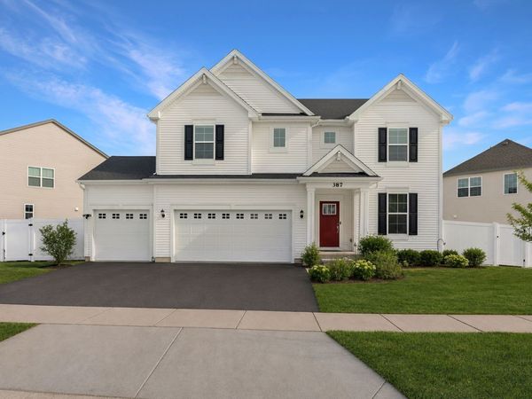 387 S Pointe Avenue, South Elgin, IL 60177
