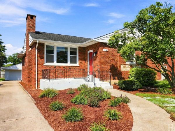 1512 Portsmouth Avenue , Westchester, IL 60154