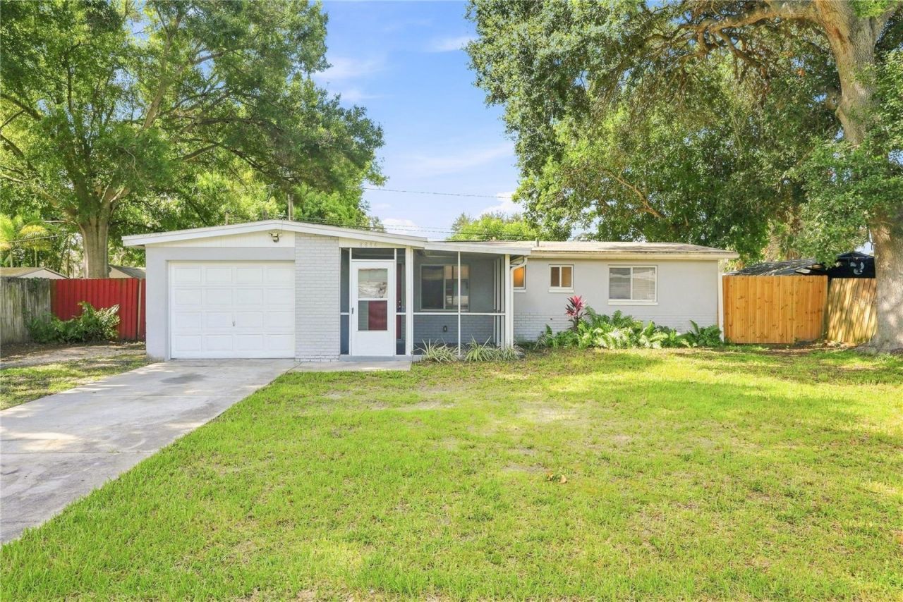 8836 79th Place, Seminole, FL 33777 Main Photo
