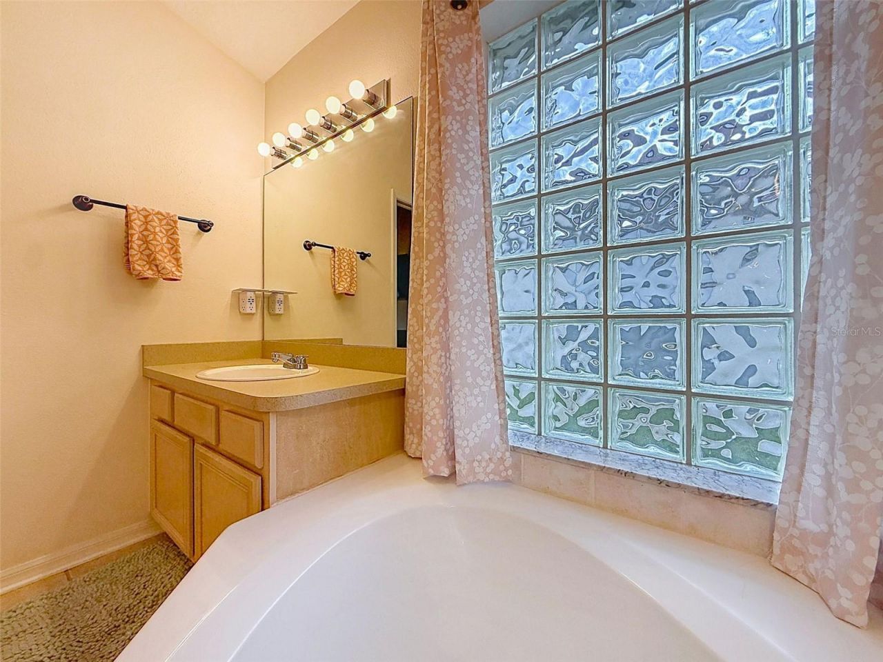 5720 Hawklake Rd , Lithia, FL 33547 Photo