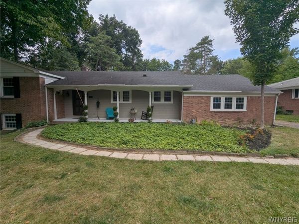 20 Nieman Drive, Orchard Park, NY 14127
