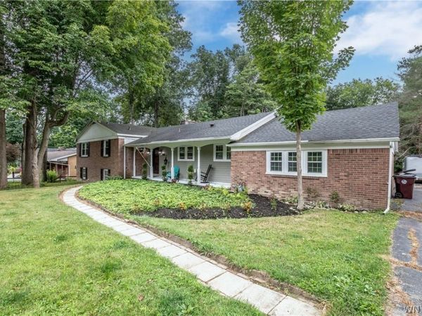 20 Nieman Drive, Orchard Park, NY 14127
