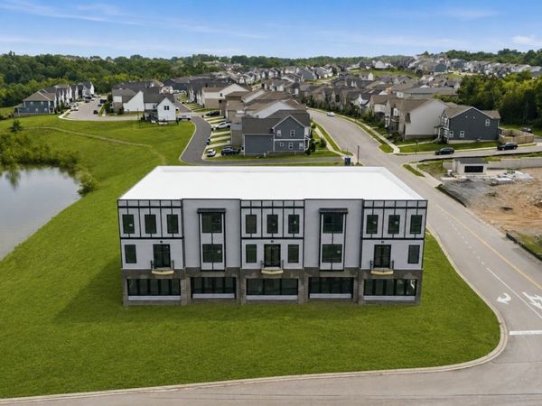 100 Oasis Dr , La Vergne, TN 37086