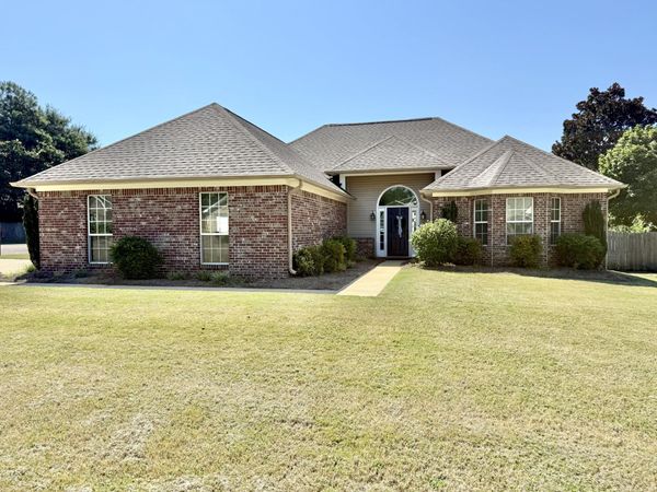 124 Ridge Cove Dr., Saltillo, MS 38866