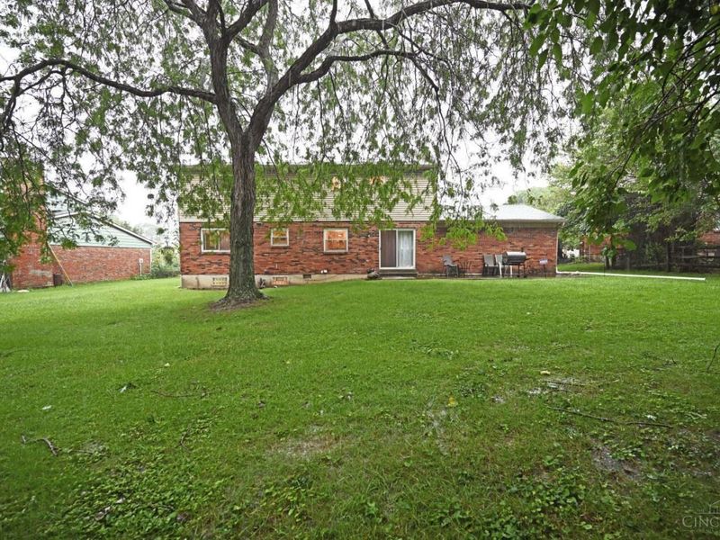 12012 Cantrell Drive, Springdale, OH 45246 Photo 2