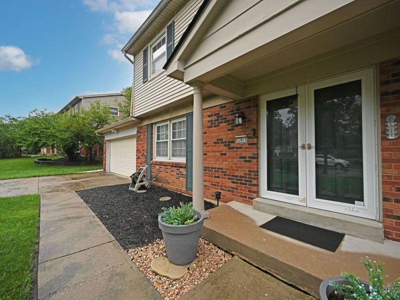 12012 Cantrell Drive, Springdale, OH 45246 Photo 4