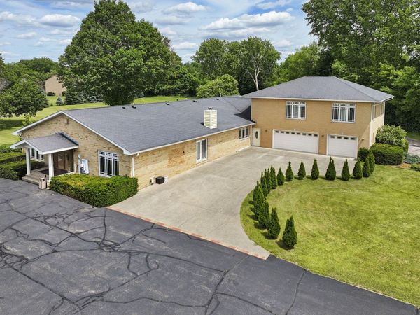 740 S Cosgwell Dr, Salem Lakes, WI 53170