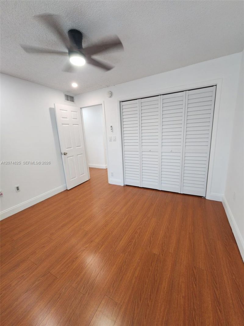 6518 Kendale Lakes Dr, Unit 809, Miami, FL 33183 Photo