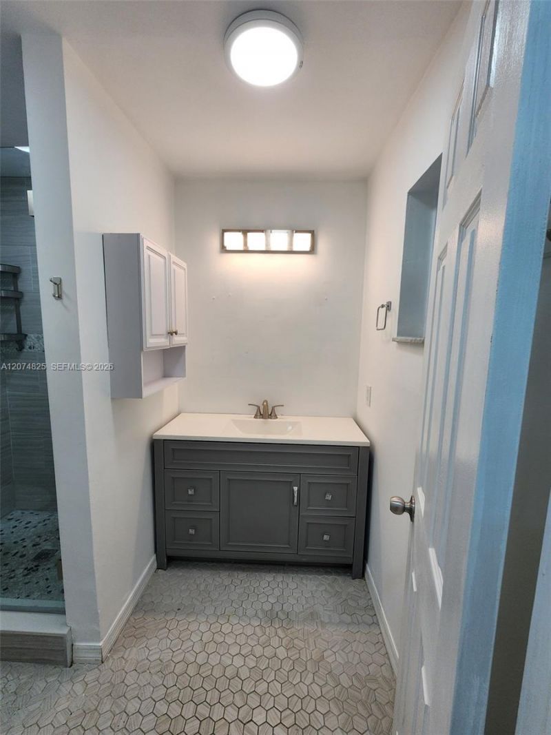 6518 Kendale Lakes Dr, Unit 809, Miami, FL 33183 Photo