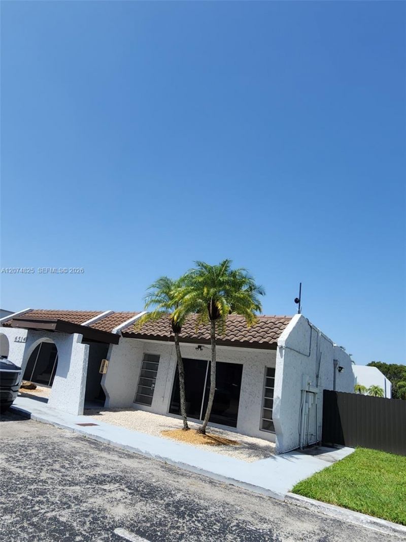 6518 Kendale Lakes Dr, Unit 809, Miami, FL 33183 Photo