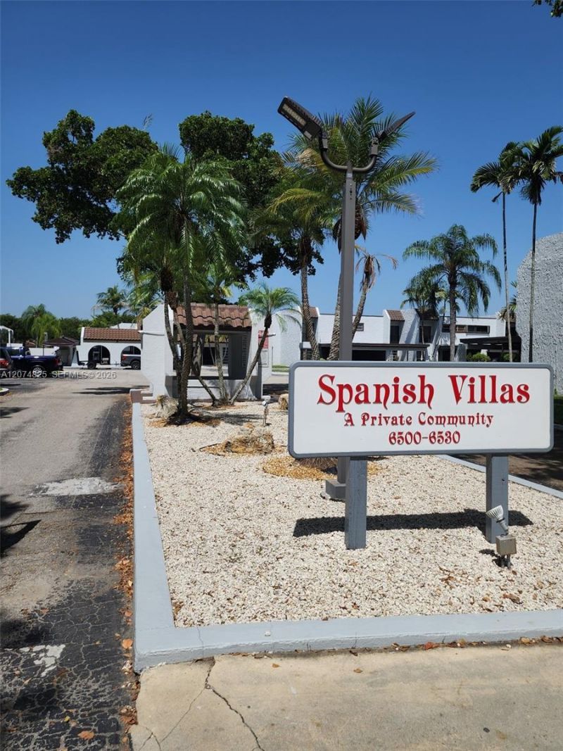 6518 Kendale Lakes Dr, Unit 809, Miami, FL 33183 Photo