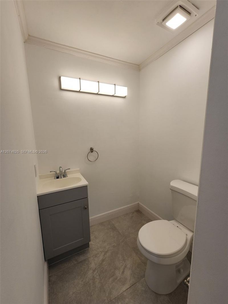 6518 Kendale Lakes Dr, Unit 809, Miami, FL 33183 Photo