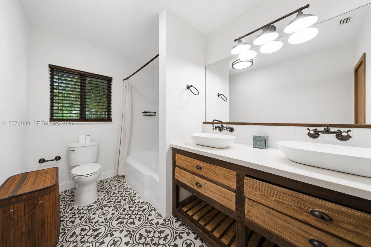 12025 NE 5th Ave , Unit 12025, Biscayne Park, FL 33161 Photo