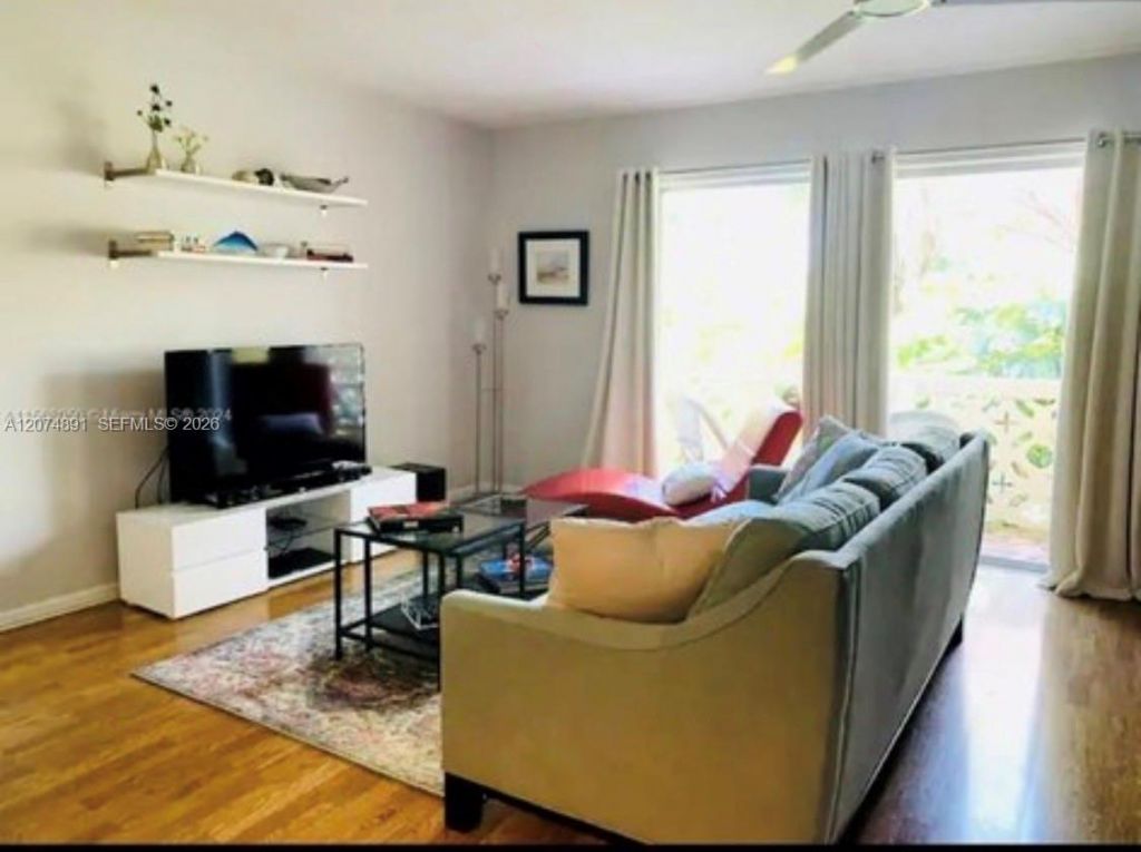 815 Middle River Dr , Unit 304, Fort Lauderdale, FL 33304 Photo