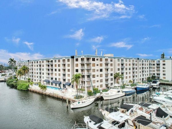 1720 NW N River Dr , Unit 210, Miami, FL 33125