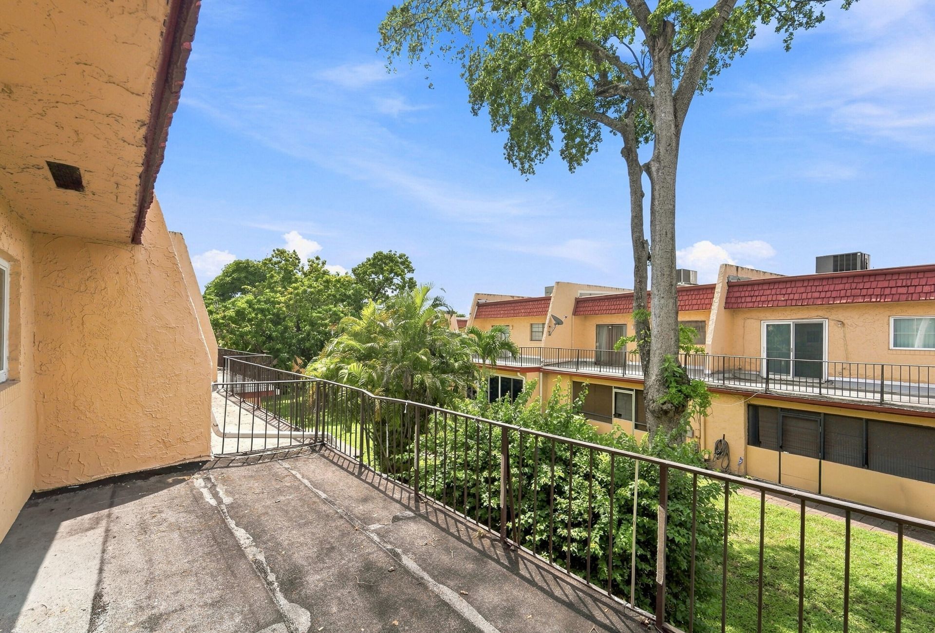 6 Spinning Wheel Lane, Tamarac, FL 33319 Photo