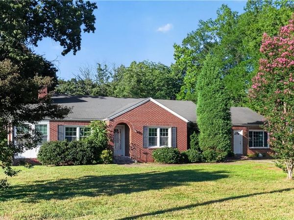807 W Jackson Street , Mayodan, NC 27027