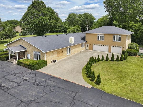 740 S Cosgwell DRIVE, Silver Lake, WI 53170