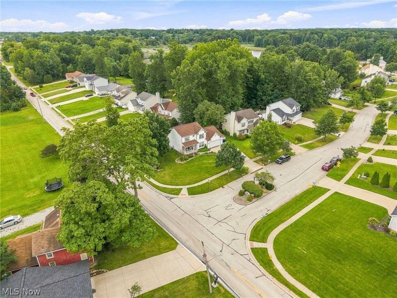 803 Collins Pond Drive, Ravenna, OH 44266 Photo 2