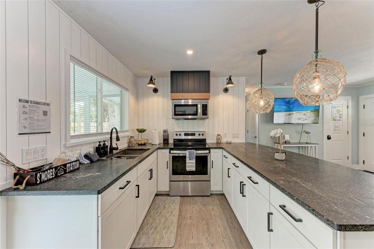 2304 Bahia Vista Street , Sarasota, FL 34239 Photo