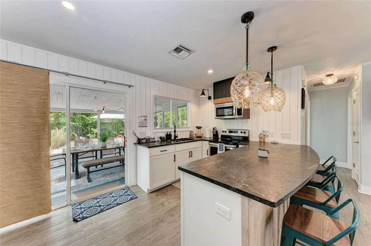 2304 Bahia Vista Street , Sarasota, FL 34239 Photo