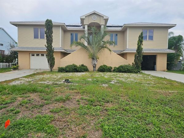 819 BLUE HERON BOULEVARD , RUSKIN, FL 33570